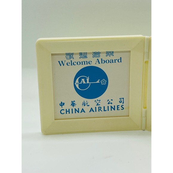 Vintage China Airlines Bifold Double Picture Frame with Artwork & Welcome Aboard - Picture 3 of 11